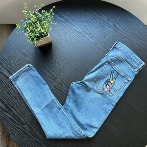High Rise, skinny jean with pocket embroidery
